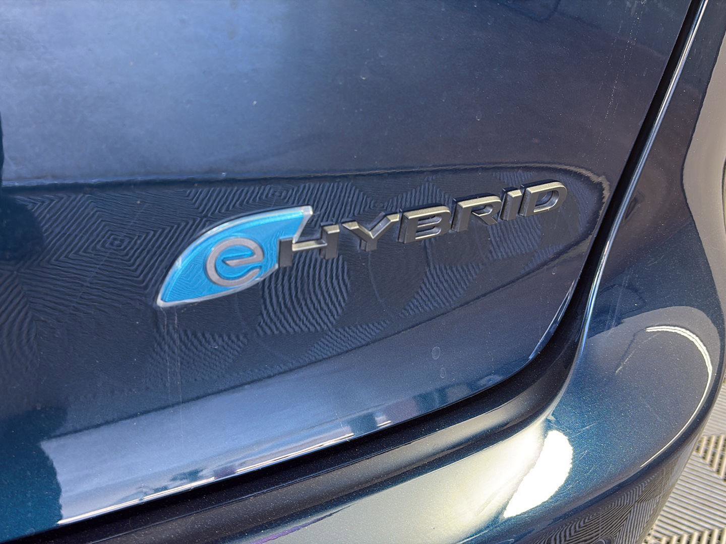 Used 2025 Chrysler Pacifica Premium image 9