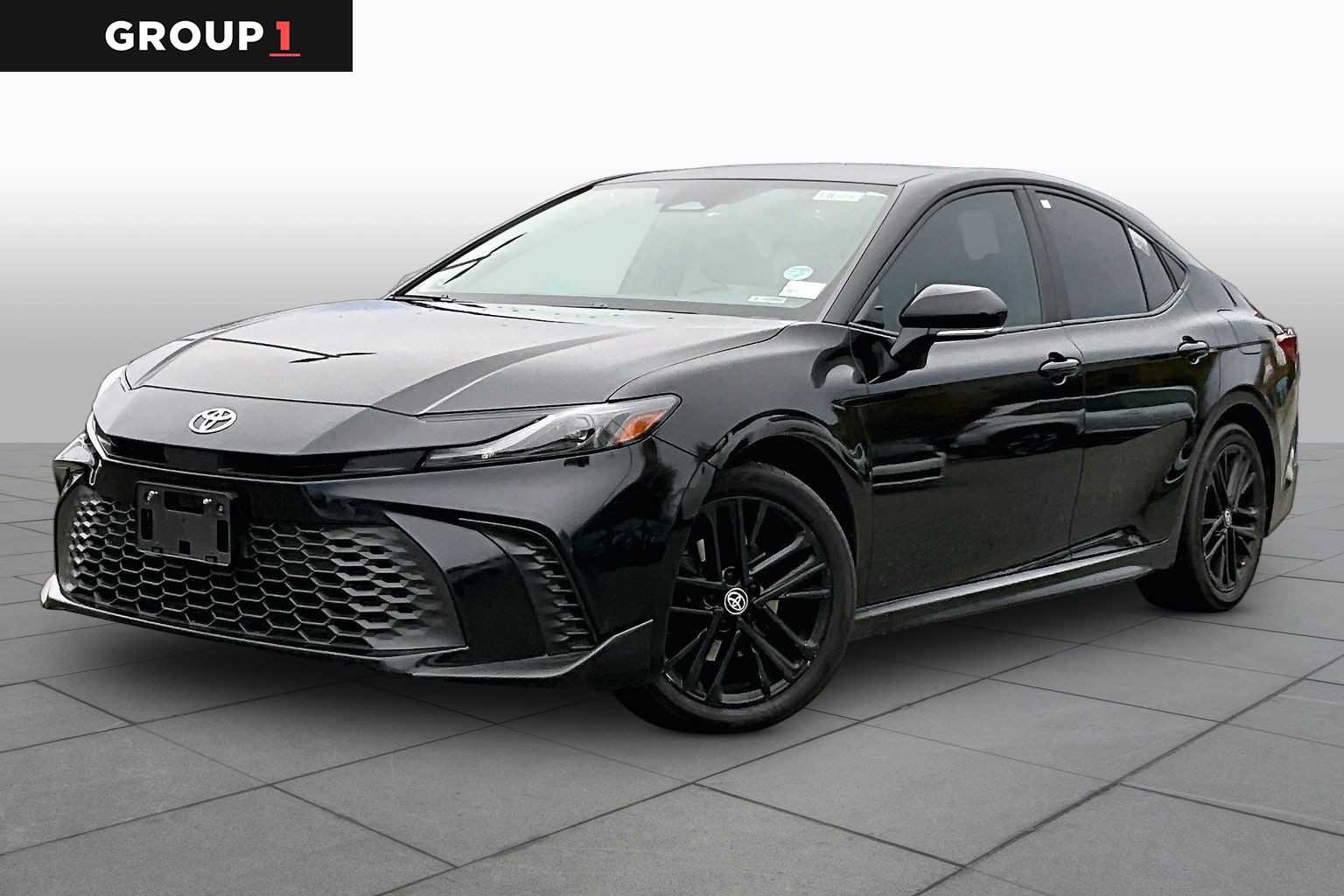 Used 2025 Toyota Camry SE AWD/4WD image 1