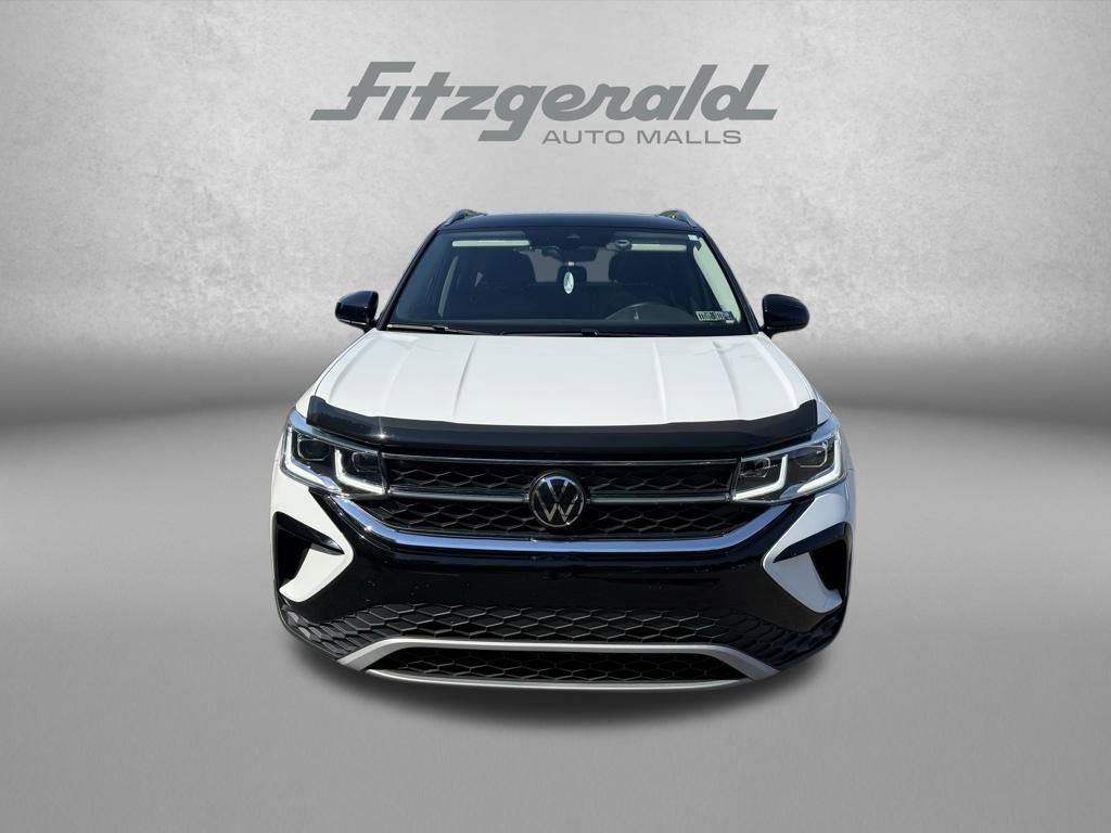 Used 2023 Volkswagen Taos SEL AWD/4WD image 2