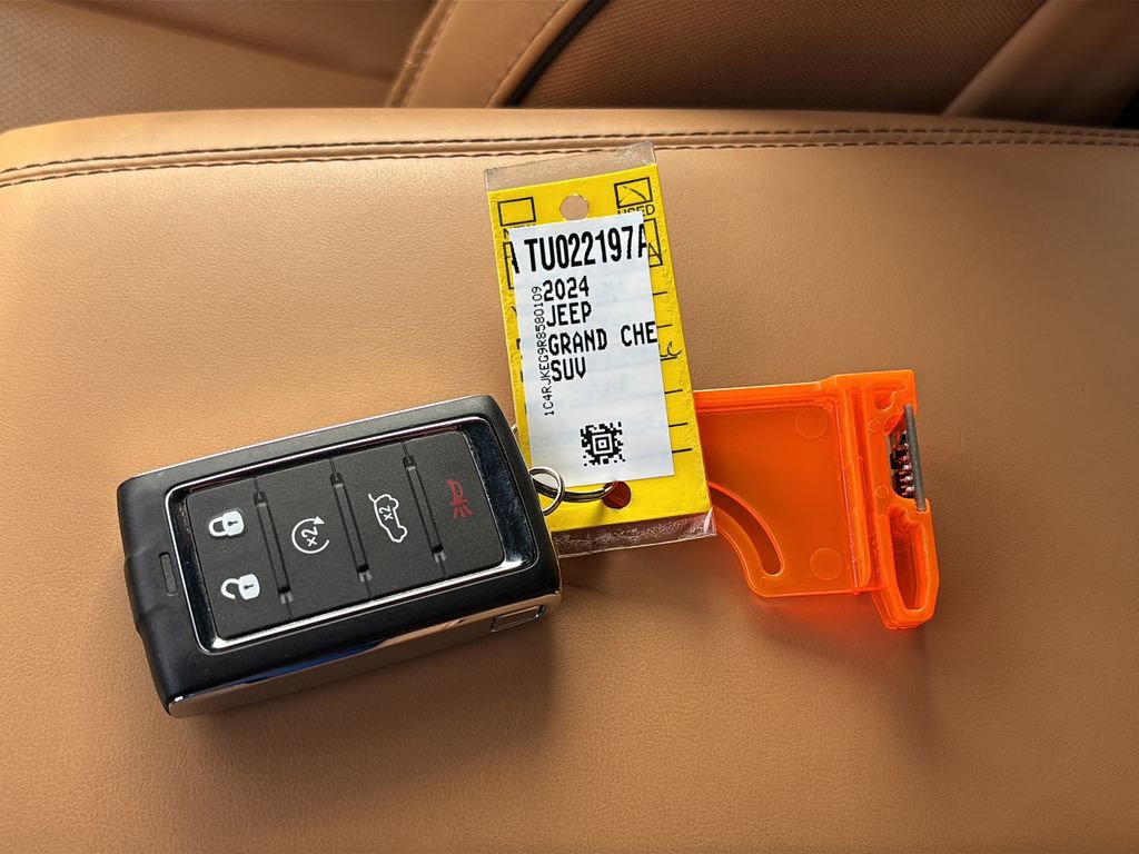 Used 2024 Jeep Grand Cherokee L Summit image 44
