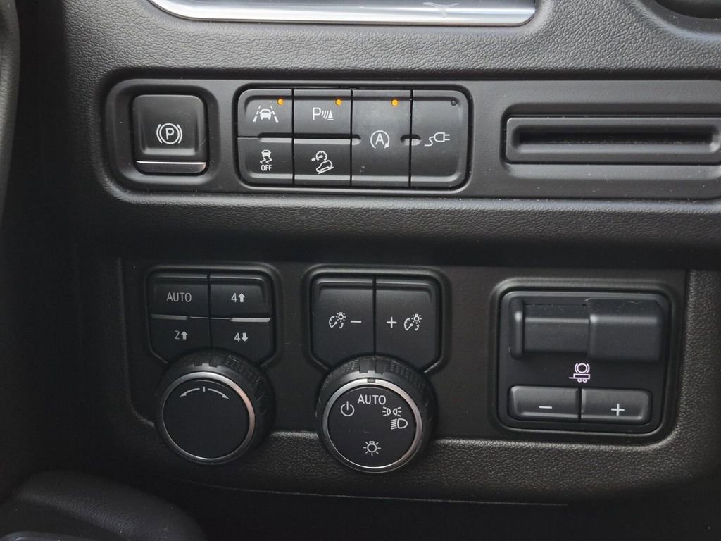 Used 2021 Chevrolet Suburban Z71 w/ Z71 Signature Package image 30