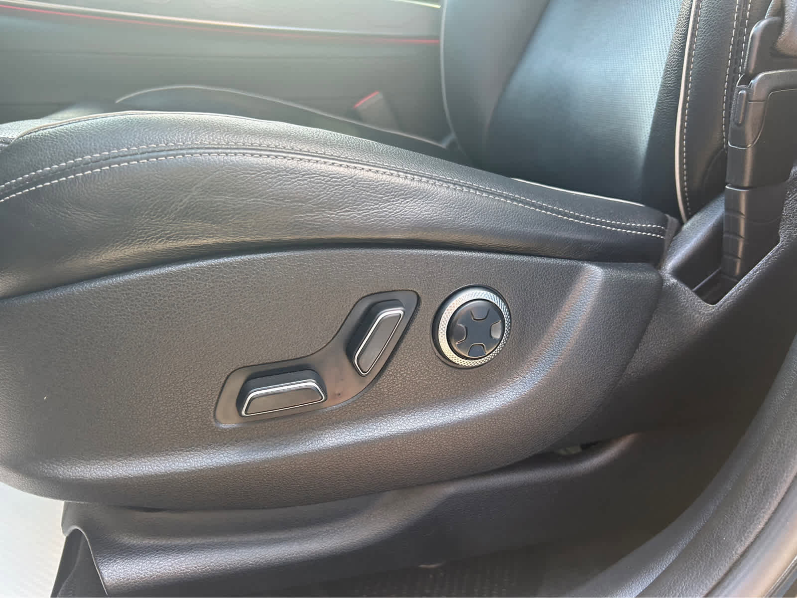 Used 2022 Genesis GV70 2.5T w/ Advanced Package image 11