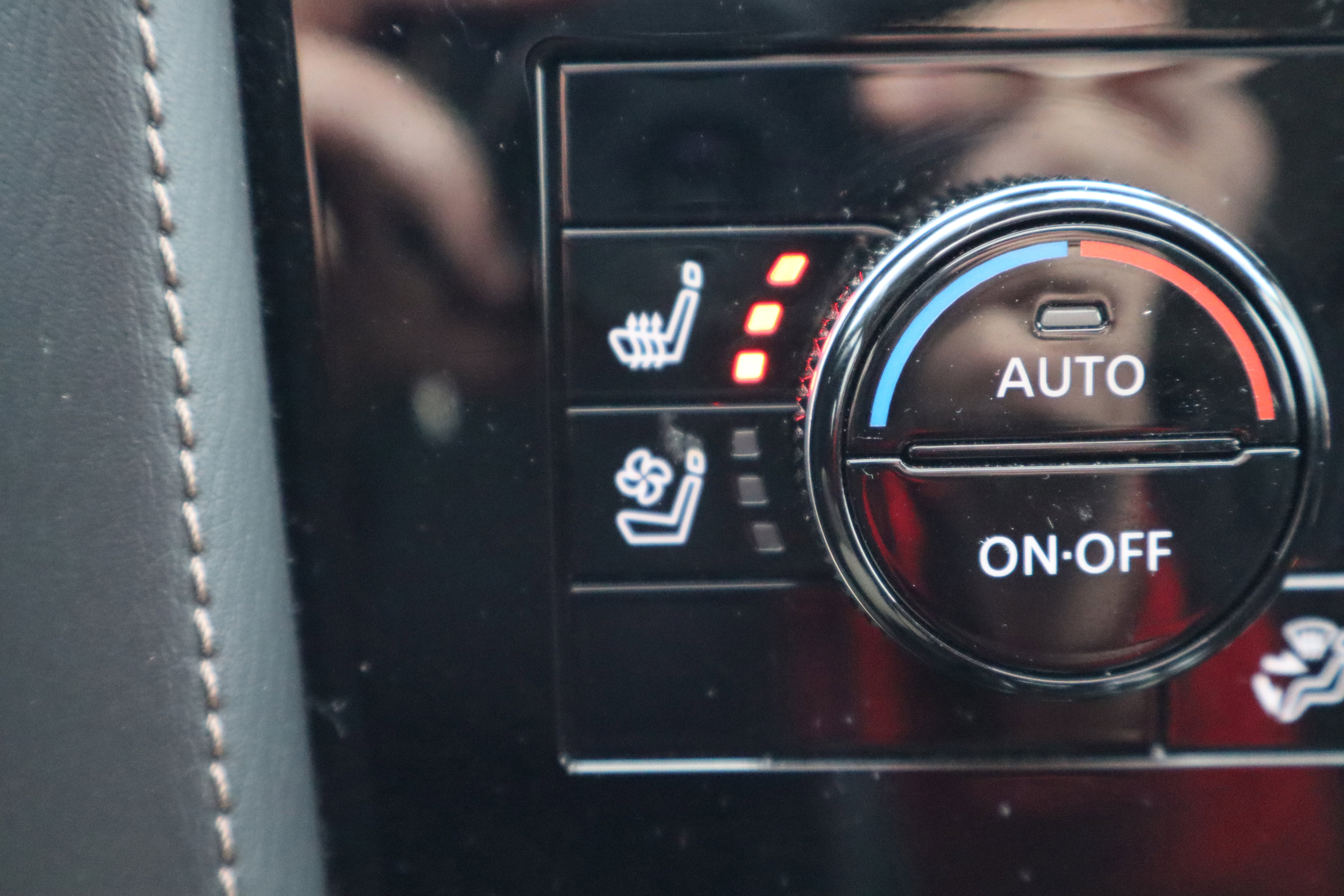 Used 2024 Nissan Armada Platinum w/ Captain's Chairs Package image 25