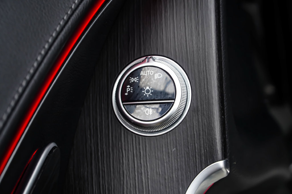 Used 2022 Mercedes-Benz S 500 4MATIC w/ AMG Line Package image 40