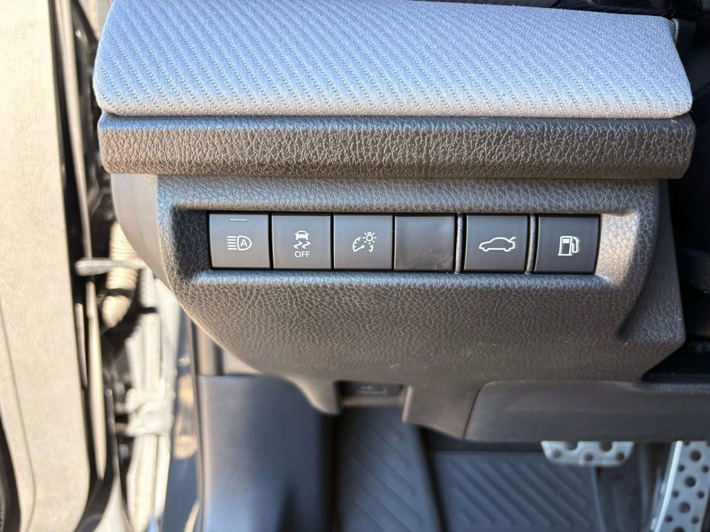 Used 2025 Toyota Camry SE w/ Convenience Package image 25