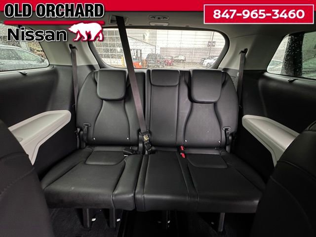 Used 2024 Kia Carnival EX FWD image 13