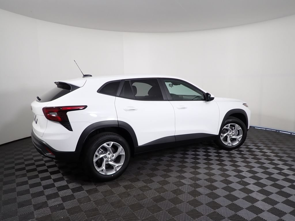 New 2026 Chevrolet Trax LS w/ LS Convenience Package FWD image 17