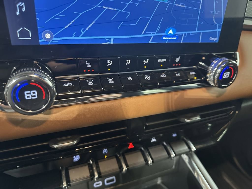 Used 2023 GMC Canyon AT4 image 28