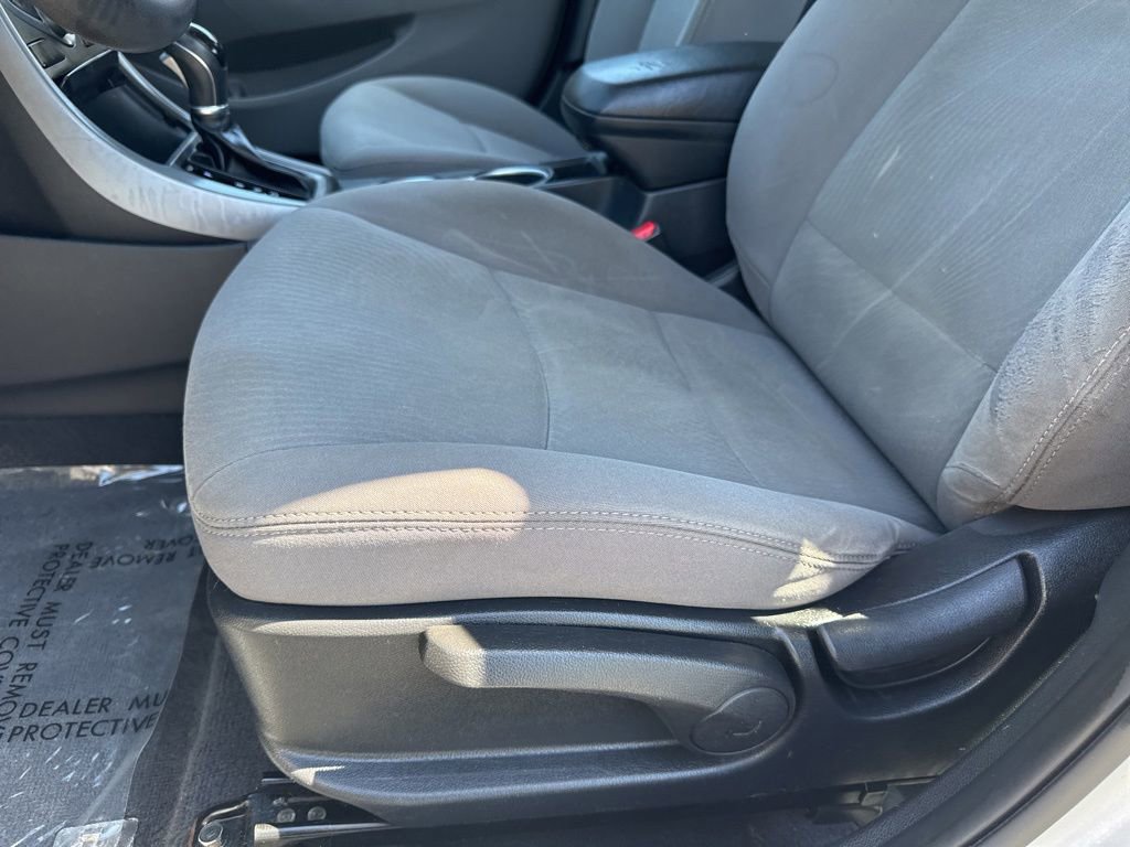 Used 2016 Hyundai Elantra SE FWD image 14