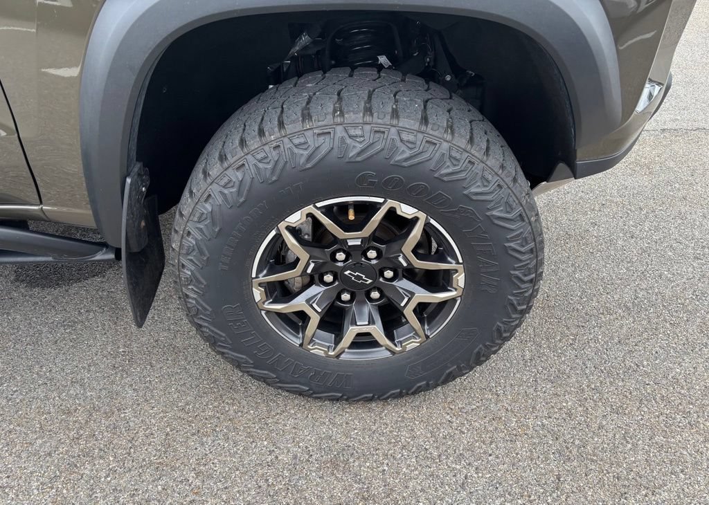 Used 2024 Chevrolet Colorado ZR2 w/ ZR2 Convenience Package III AWD/4WD image 29