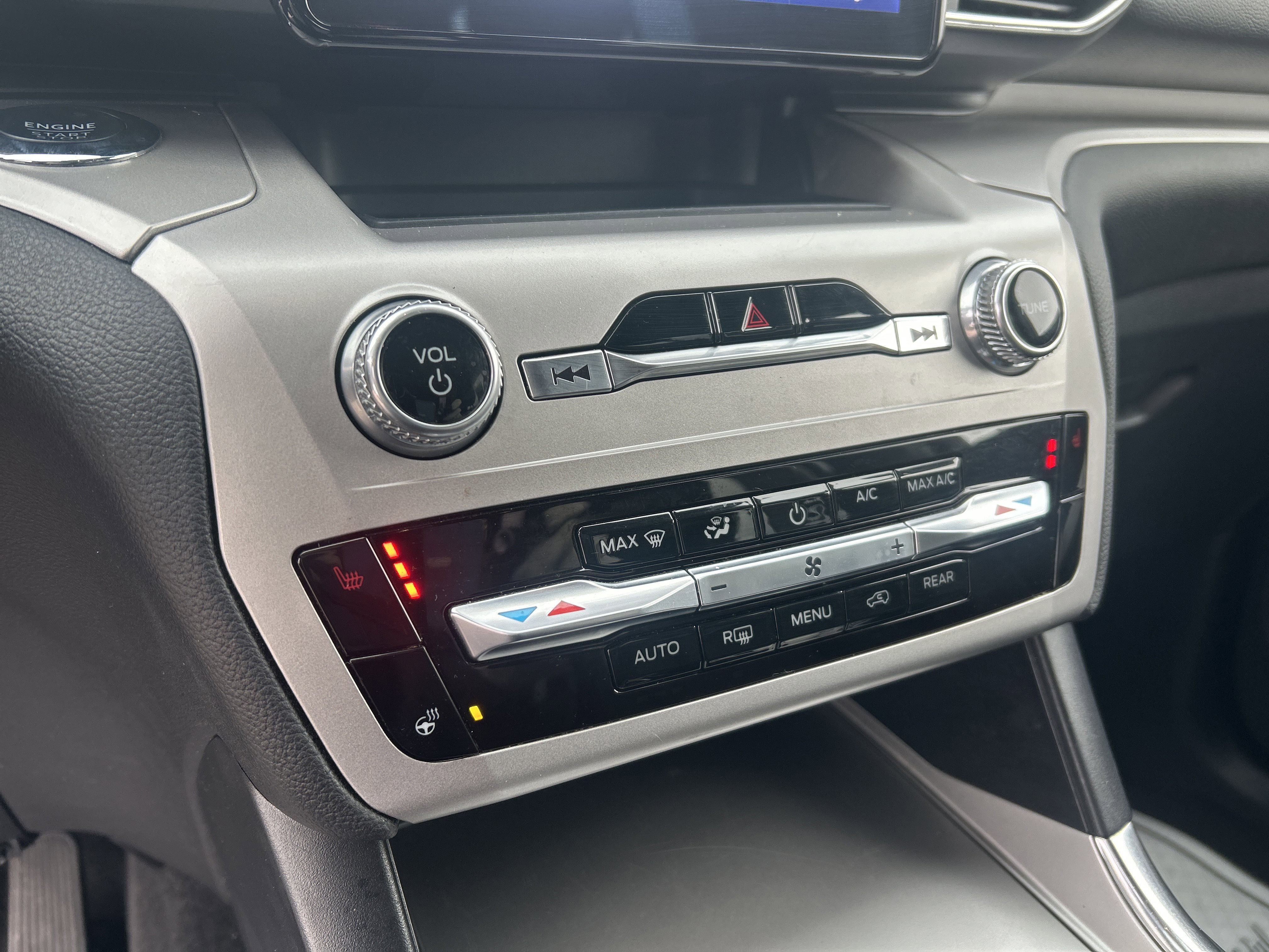 Certified 2022 Ford Explorer XLT w/ Equipment Group 202A image 22