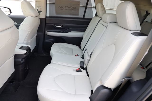 New 2026 Toyota Grand Highlander XLE image 13