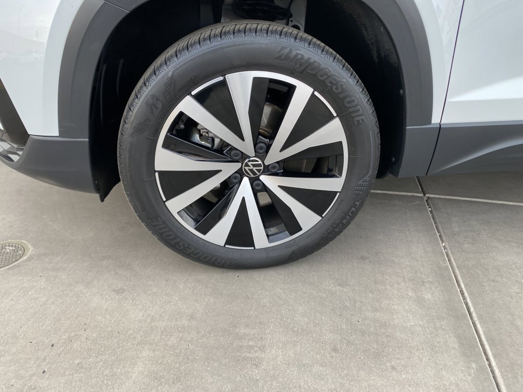 Used 2022 Volkswagen Taos SE w/ Panoramic Sunroof Package image 9