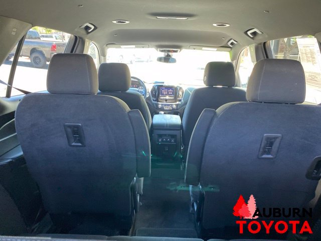 Used 2023 Chevrolet Traverse LT FWD image 11