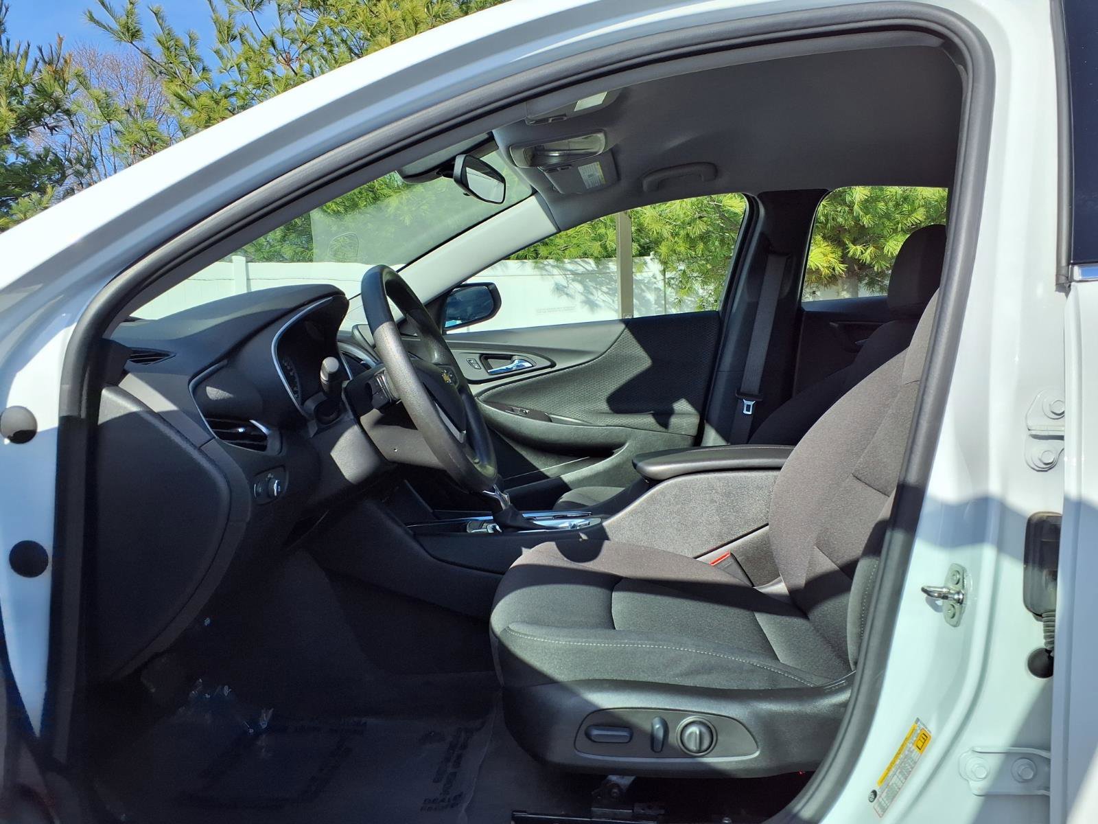 Used 2022 Chevrolet Malibu LT FWD image 18