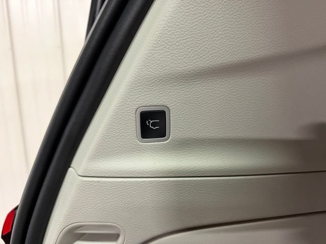 Used 2023 Chrysler Pacifica Touring-L FWD image 24