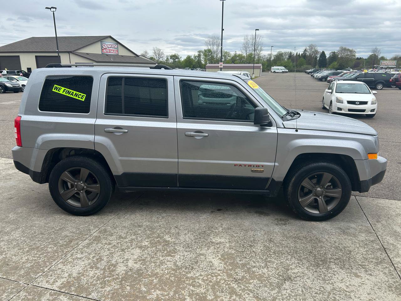 Used 2016 Jeep Patriot 75th Anniversary w/ Power Value Group FWD image 4