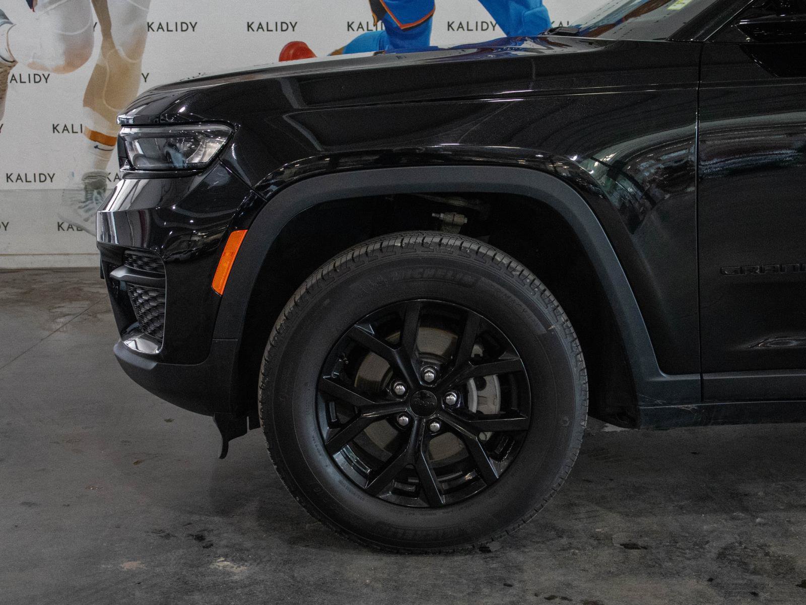Used 2025 Jeep Grand Cherokee Altitude AWD/4WD image 15