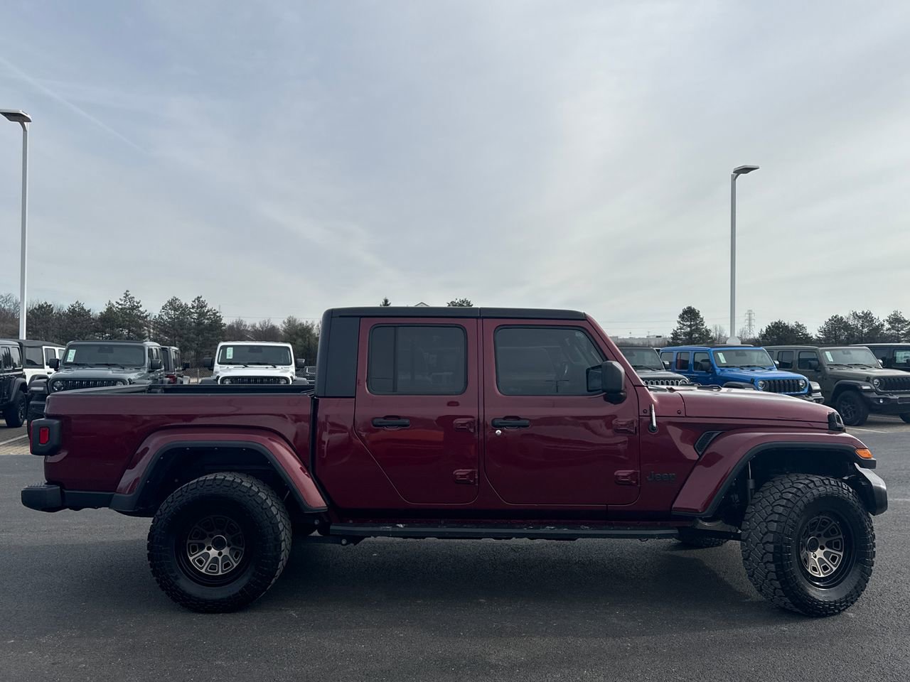 Used 2021 Jeep Gladiator Sport image 2