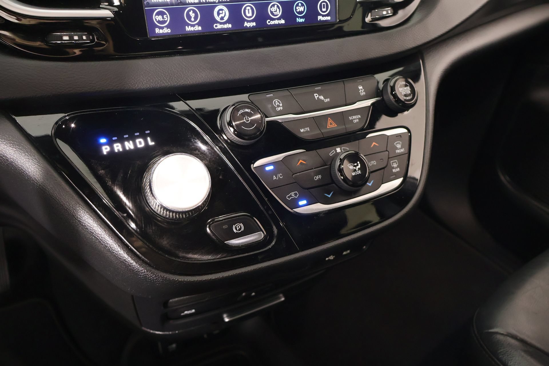 Used 2018 Chrysler Pacifica Touring-L Plus w/ S Appearance Package FWD image 9