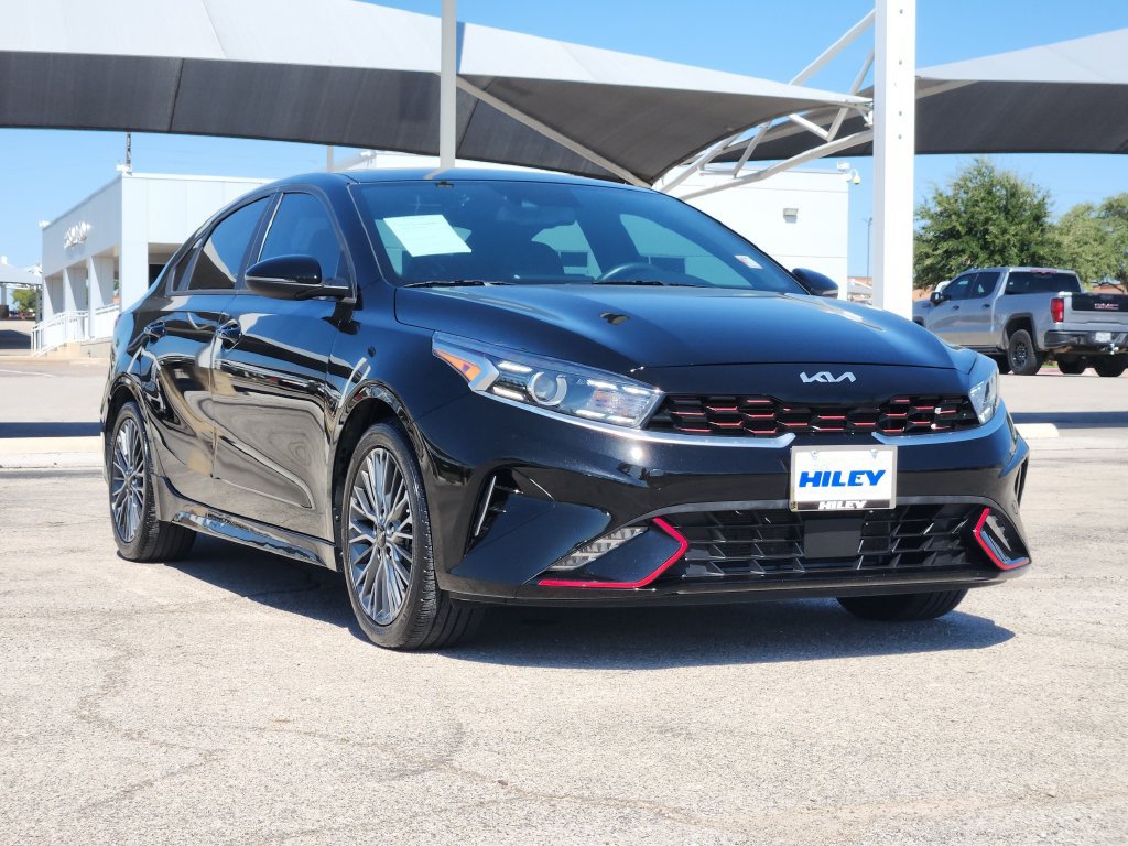 Used 2023 Kia Forte GT-Line w/ GT-Line Premium Package FWD image 3