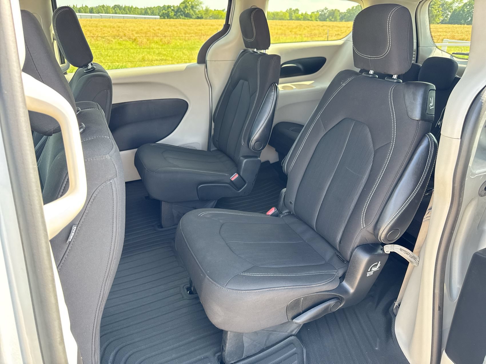 Used 2022 Chrysler Voyager LX FWD image 22