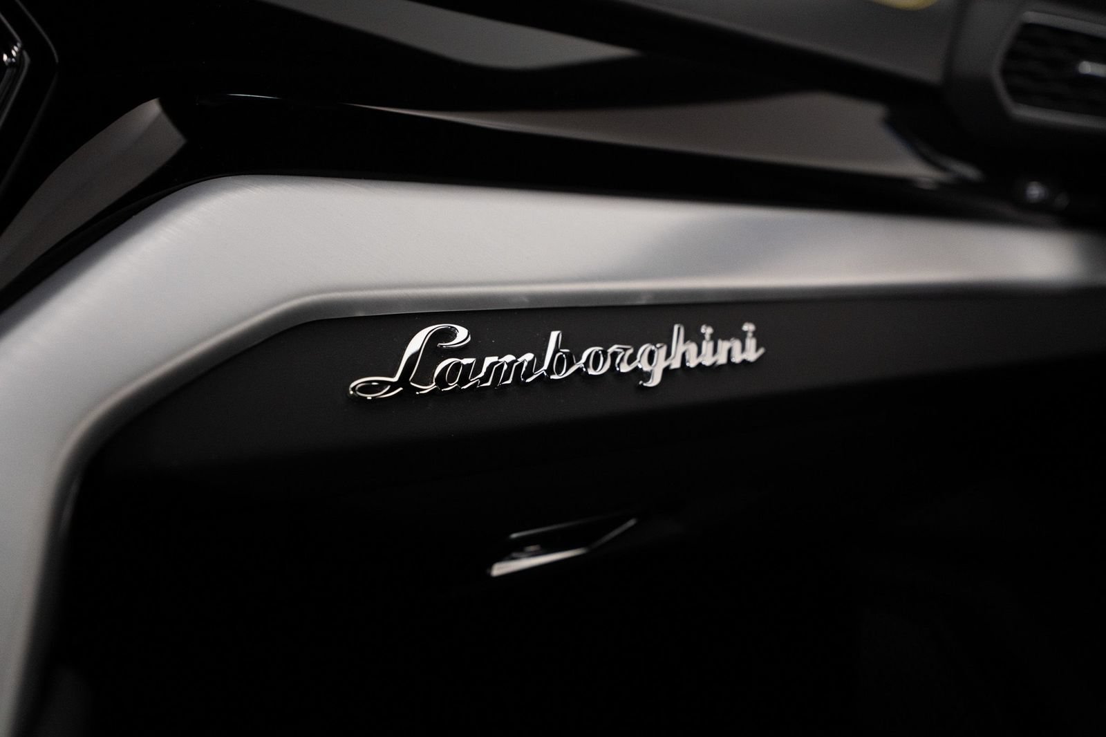 Used 2020 Lamborghini Urus AWD/4WD image 39