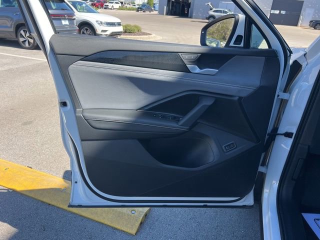 Certified 2025 Volkswagen Tiguan SE image 23