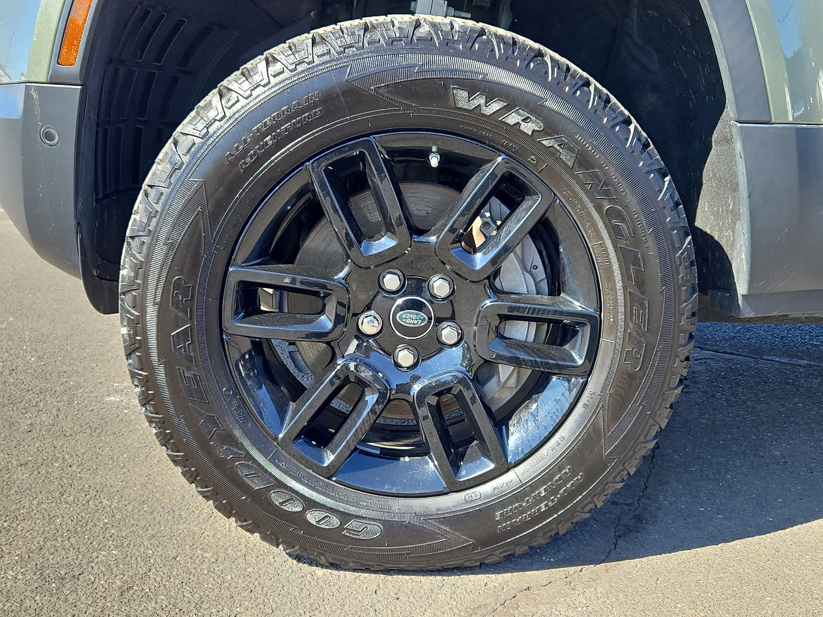 Used 2020 Land Rover Defender 110 HSE image 9