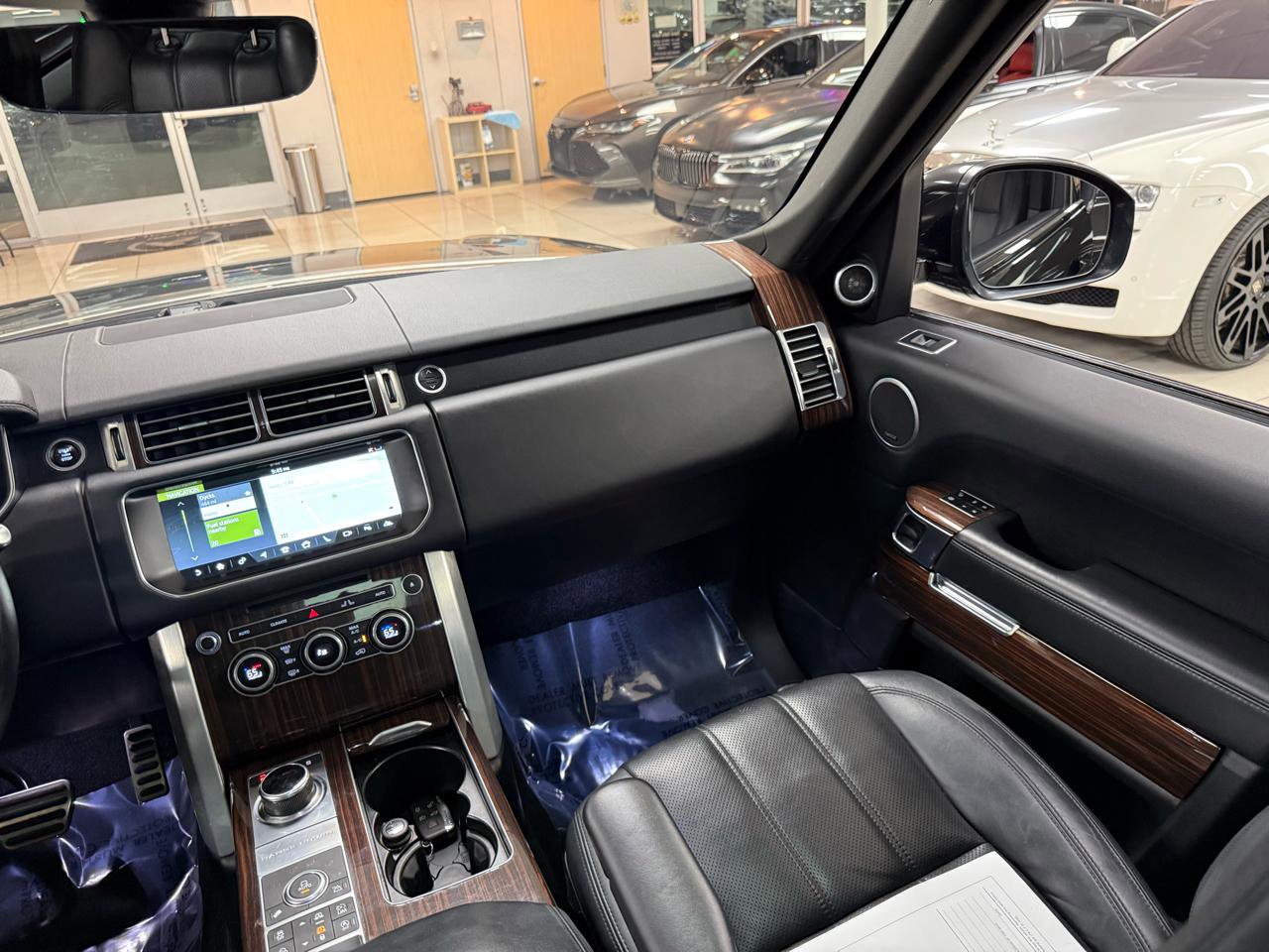 Used 2017 Land Rover Range Rover Supercharged image 16