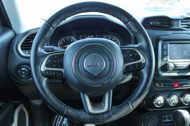 Used 2016 Jeep Renegade Latitude w/ Cold Weather Group FWD image 23