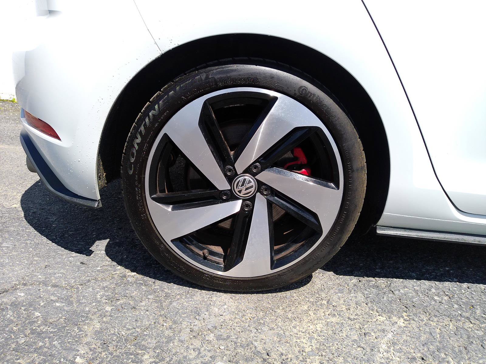 Used 2019 Volkswagen GTI SE w/ SE Experience Package FWD image 9