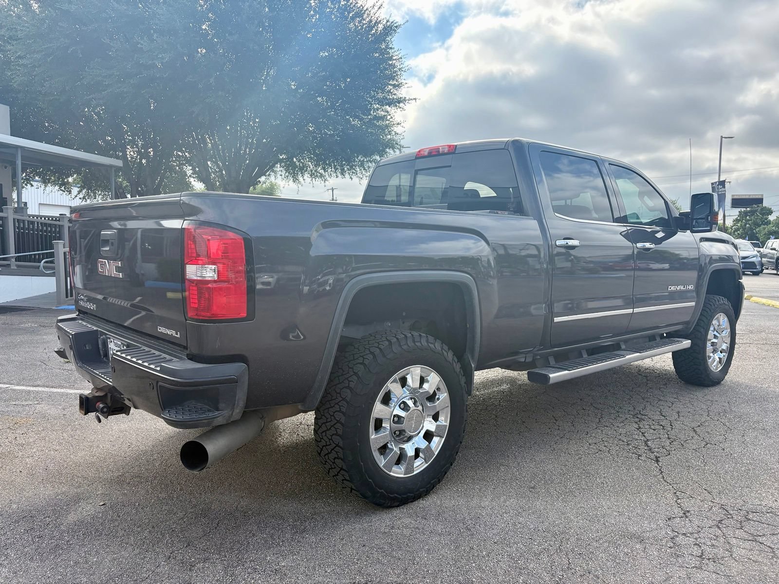 Used 2016 GMC Sierra 2500 Denali w/ Duramax Plus Package AWD/4WD image 5