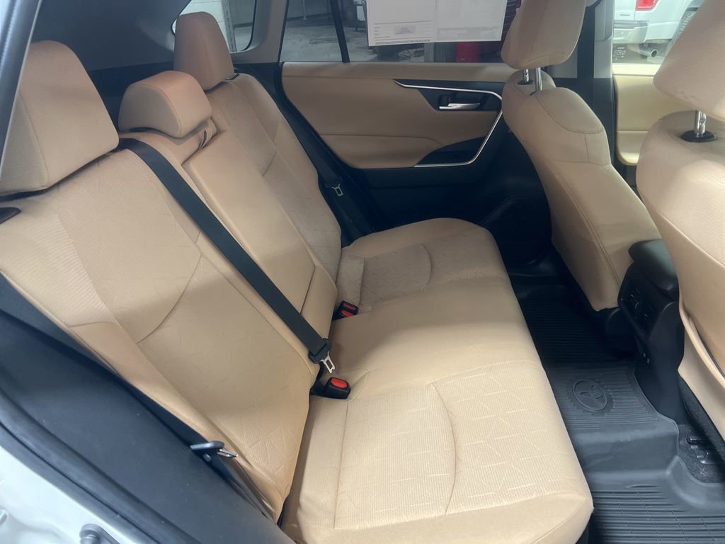 Used 2020 Toyota RAV4 XLE w/ Convenience Package image 10