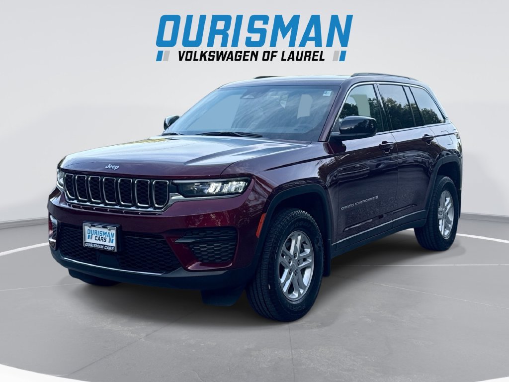 Used 2025 Jeep Grand Cherokee Laredo w/ MOPAR Finishing Package AWD/4WD image 1
