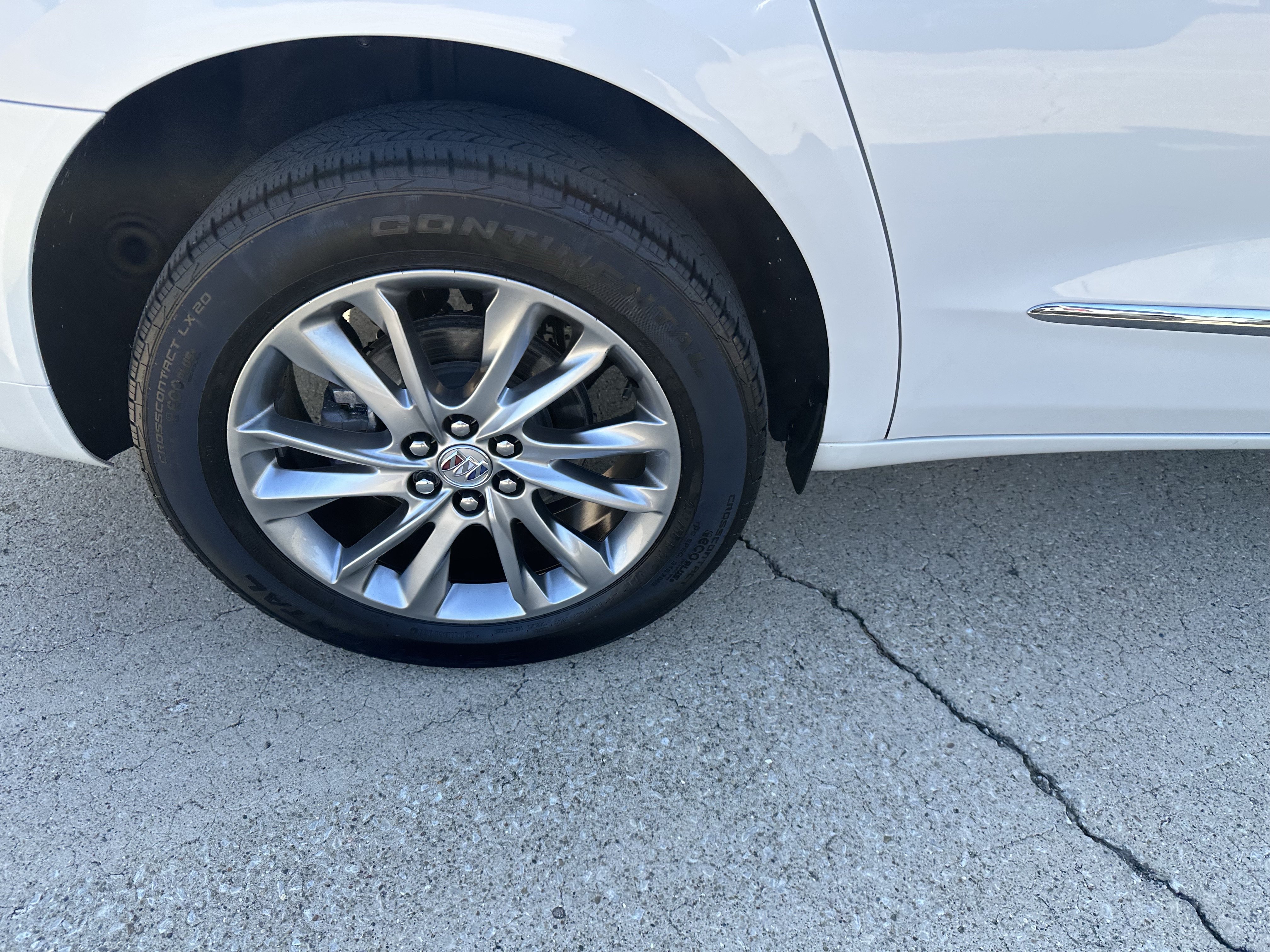 Used 2023 Buick Enclave Avenir w/ Avenir Technology Package AWD/4WD image 3