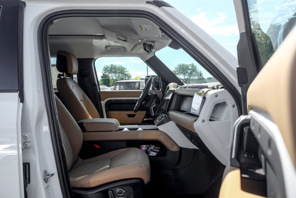 New 2026 Land Rover Defender 130 X-Dynamic SE AWD/4WD image 22