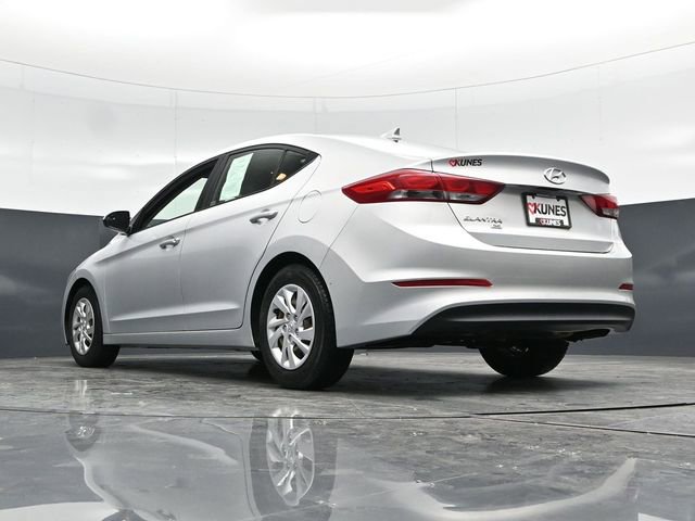 Used 2017 Hyundai Elantra SE image 48