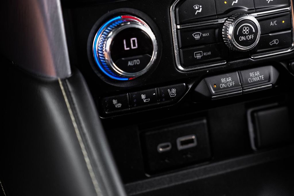 Used 2021 GMC Yukon XL SLT w/ SLT Premium Package image 20