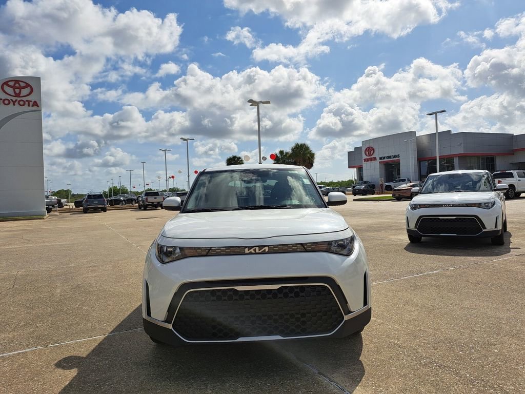 Used 2025 Kia Soul LX w/ LX Technology Package image 2