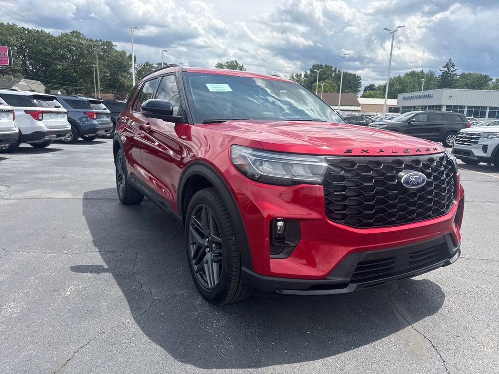 Used 2025 Ford Explorer ST-Line w/ Premium Package AWD/4WD image 4