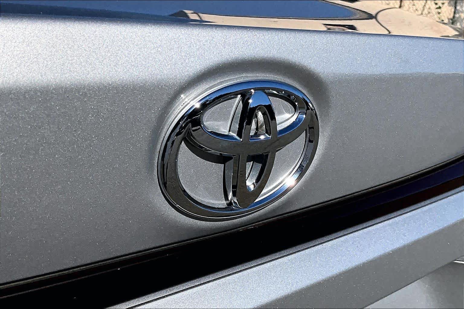 Certified 2026 Toyota Corolla LE FWD image 31