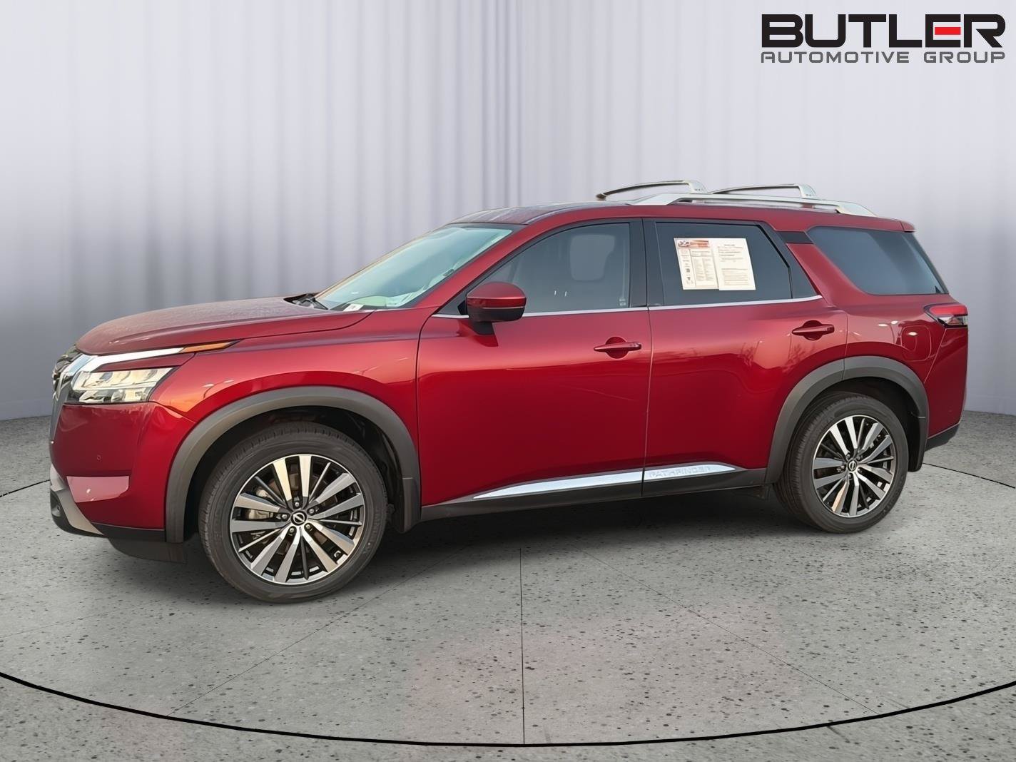 Used 2022 Nissan Pathfinder Platinum w/ Cargo Package FWD image 3