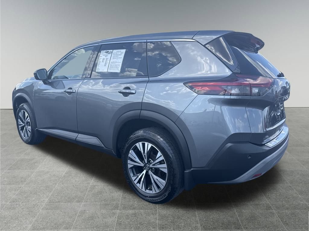 Used 2021 Nissan Rogue SV image 3