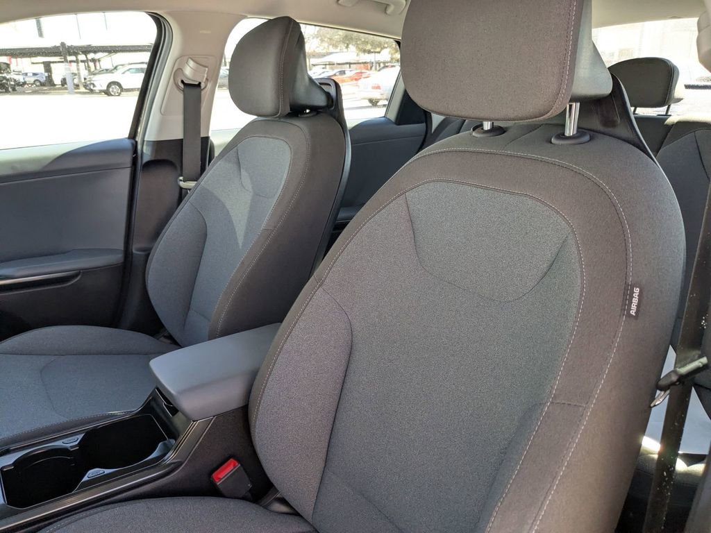 Used 2025 Kia K4 LXS image 14