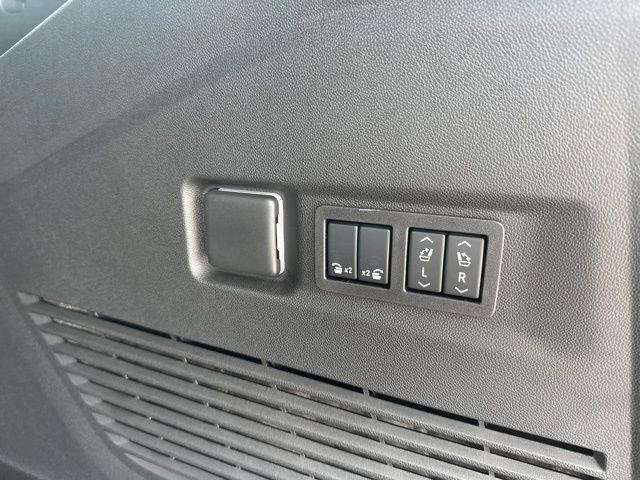 New 2026 Chevrolet Suburban High Country image 32