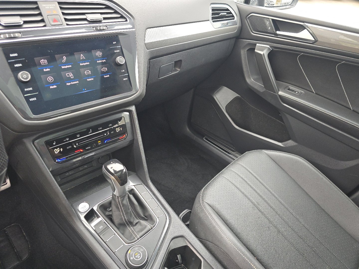 Used 2022 Volkswagen Tiguan SE R-Line AWD/4WD image 29