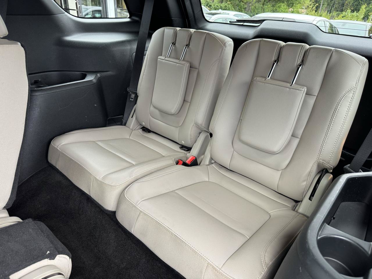 Used 2018 Ford Explorer XLT w/ Equipment Group 202A AWD/4WD image 14