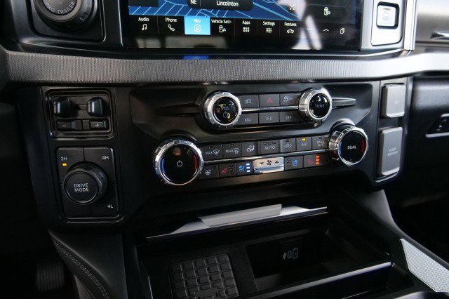 Used 2025 Ford F450 Platinum w/ FX4 Off-Road Package image 26