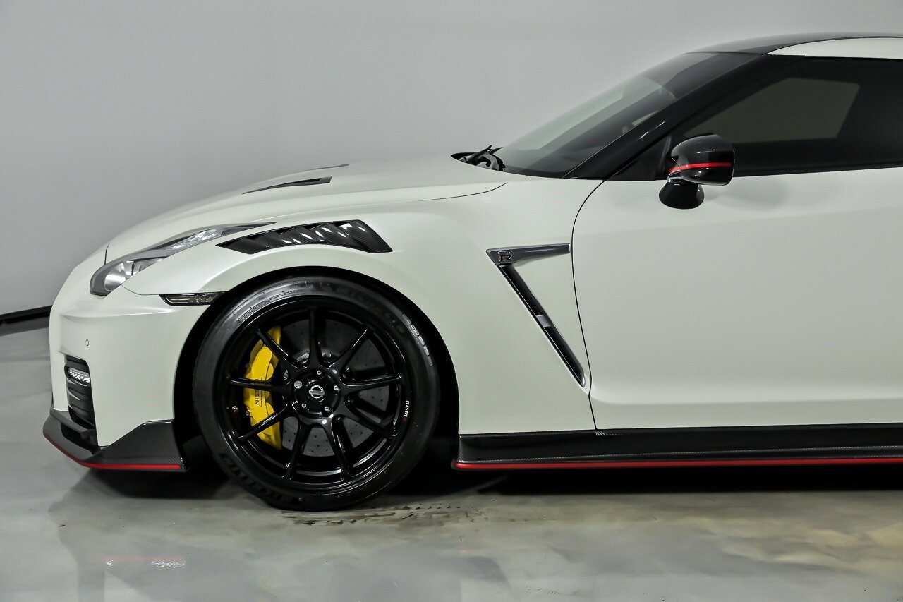 Used 2020 Nissan GT-R NISMO AWD/4WD image 7